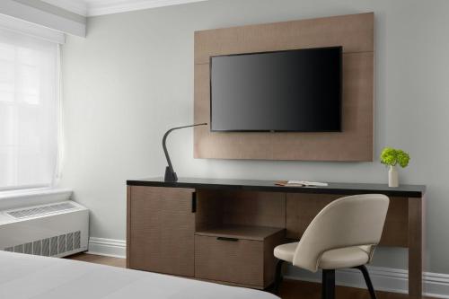 King Room image 3