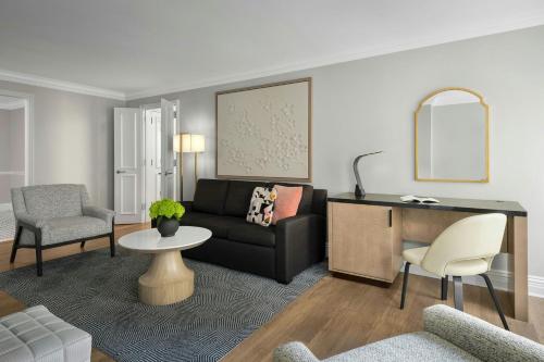 Executive King Suite image 2