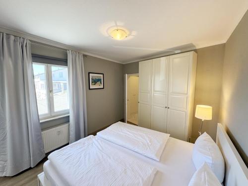 One-Bedroom Apartment with Balcony image 6