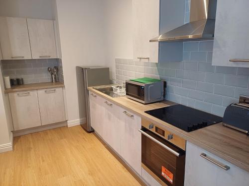 Kitchen, The Hazlitt Apartments in Glasgow Int'l Airport