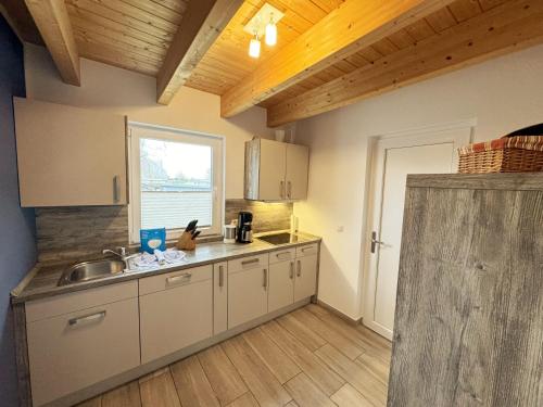 Ferienhaus Ilsebill mit Sauna Kamin & Hafenblick - image 3
