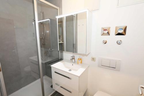 One-Bedroom Apartment with Balcony image 2