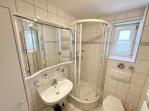 Ferienwohnung Strandmöwe mit Balkon - image 3