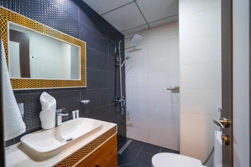 Stylish Studio Bayz Danube Burj Khalifa View Pool, Dubai (photo 2)