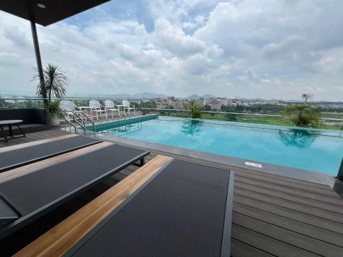 BLUE SKY NOI BAI HOTEL AND POOL