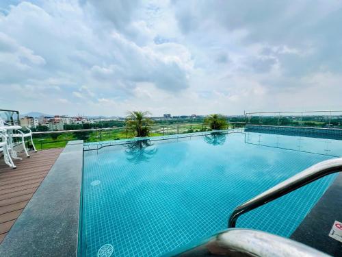 BLUE SKY NOI BAI HOTEL AND POOL