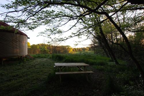 Yourte en Correze - La Main Sauvage in Benayes