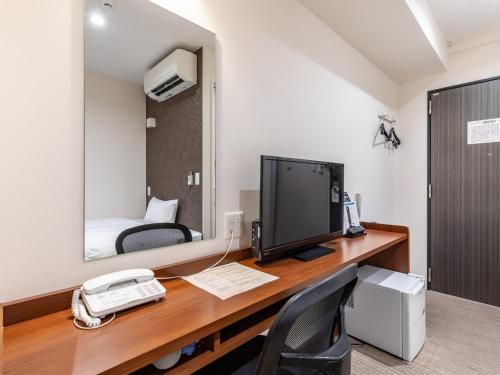 Single Room - Non-Smoking image 5