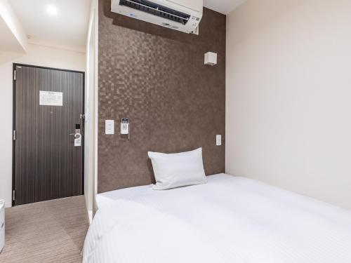 Single Room - Non-Smoking image 1