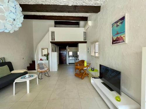 Provenzalisches Haus Les Lauriers Roses - Garten mit Meerblick und Gemeinschaftspool by Riviera Home in La Baumette