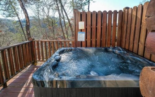 Sweet Retreat: Hot Tub Pet-Friendly + Indoor Jetted Tub - image 3