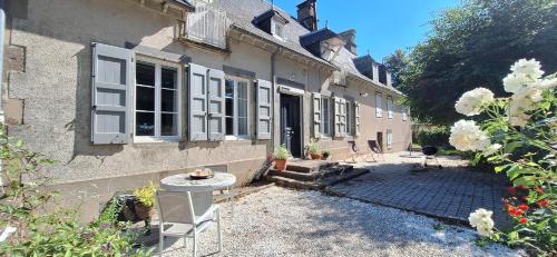 Grand gite familial 5 chambres à Ally, dans le Cantal à côté de Salers gîte à louer Saint-Thomas