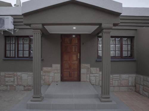 Įėjimas, Insolam Accommodation in Mokopanė