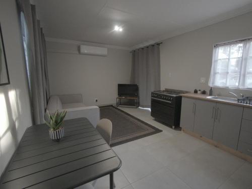 Patogumai, Insolam Accommodation in Mokopanė