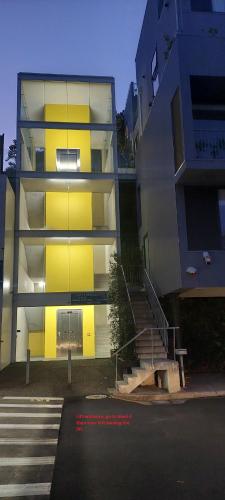 Stylish and central home with stunning views near Ponsonby