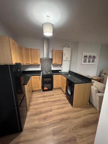 Konyha, 18F Station Flat -2 Bedroom Workstays UK in Dél-Billingham