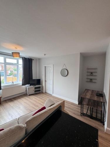 18F Station Flat -2 Bedroom Workstays UK in Dél-Billingham