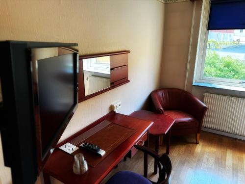 Standard Double Room image 2