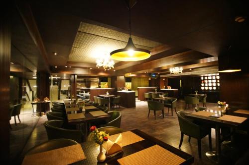 Hotel The Golden Oak Central by Citrus Prime