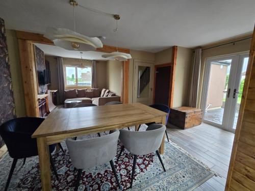 Cozy Town house in 아슬론