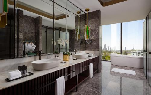 room detail thumbnail 2