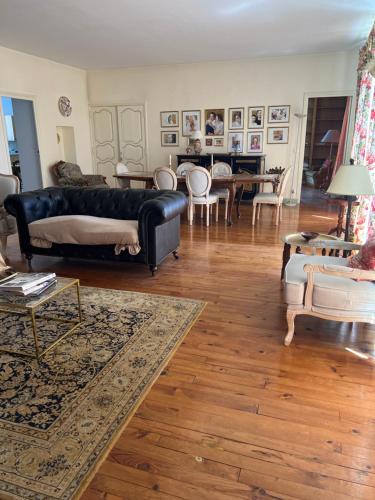 Le Chalet in 塞納河畔艾塞