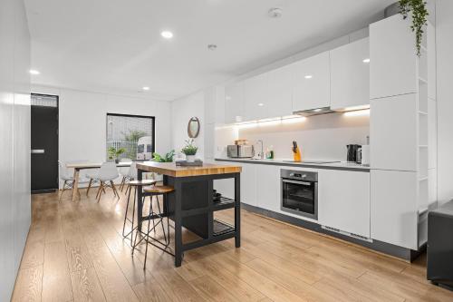 Large Townhouse 5 Beds with Two Parking Spaces - Manchester City Centre, Манчестер (фото 7)