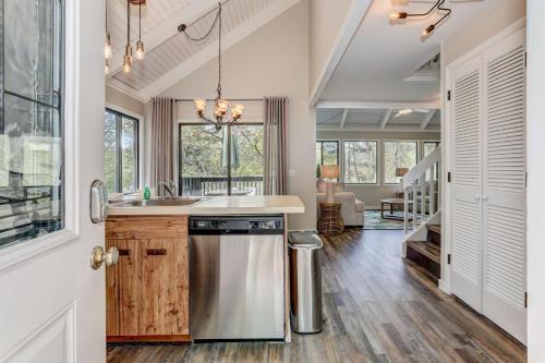 Castaway Cottage - Enjoy peace and quiet in Big Canoe in Holcomb, USA