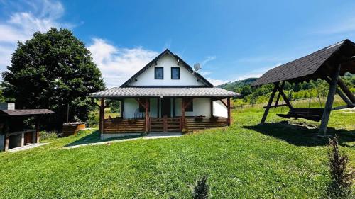 Cabana cu ciubăr din Larguta (Cabana cu ciubar din Larguta) in Holbav