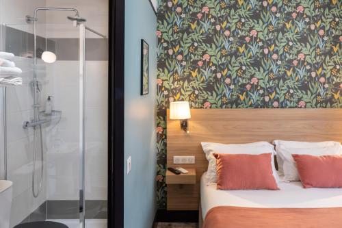 Small Standard Double Room image 3