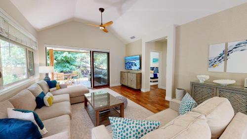 COCO CABANA Private 3BR KaMilo surrounded by tropical gardens