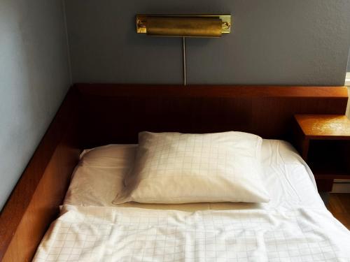 Standard Triple Room image 2