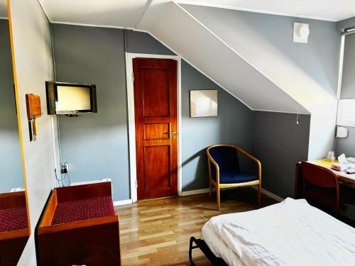 room detail thumbnail 1