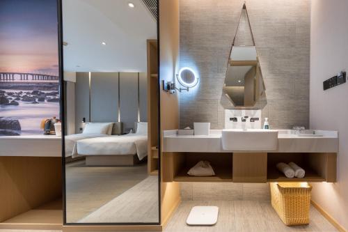 Superior Twin Room image 1