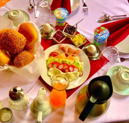 อาหารและเครื่องดื่ม, Hotel Schwarzer Adler in โรเธนบวร์ก ออป แดร์ เทาเบอร์