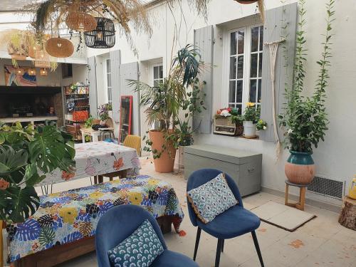 Large Artist's House in Provence in Saint-Victoret