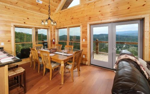 Maw and Paws Retreat in Sevierville, USA