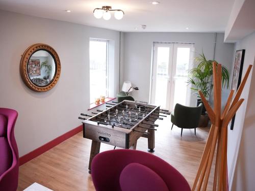 Spacious Cardiff Apartment for Large Groups!
