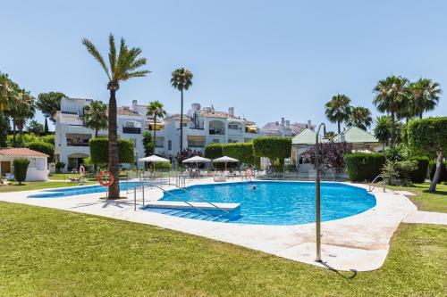 Two-Bedroom Deluxe Apartment with Garden View image 8