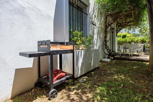 Two-Bedroom Deluxe Apartment with Garden View image 7