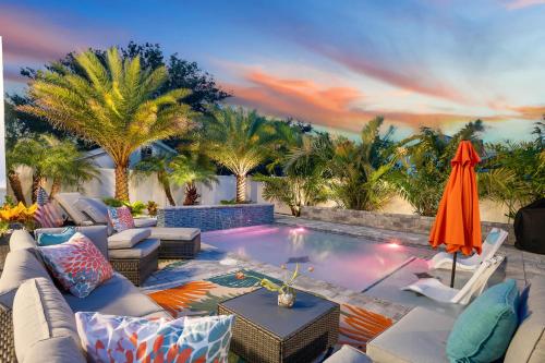 Tipsy Turtle l Heated Pool l Walk to Beach
