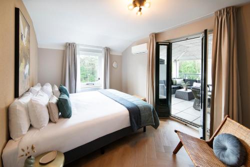 1 queen bed, 2 twin beds