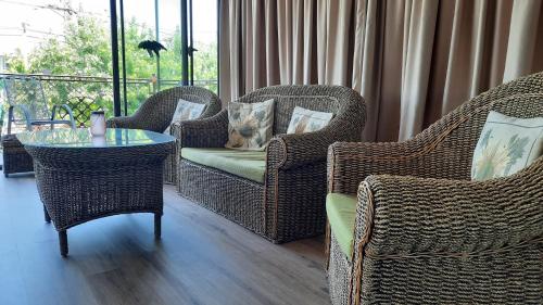 Sarokhaz Panzio - image 8