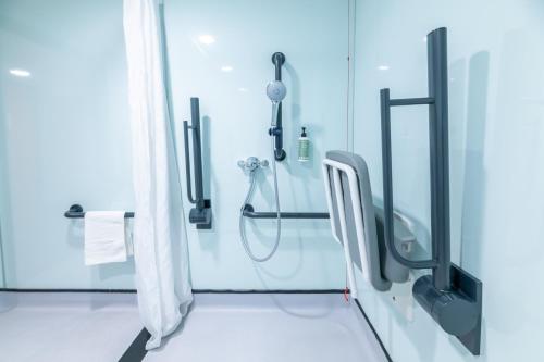 Accessible Double Room - Window image 4