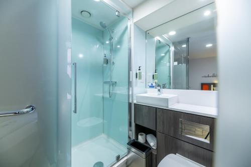 Standard Double Room with Window image 9