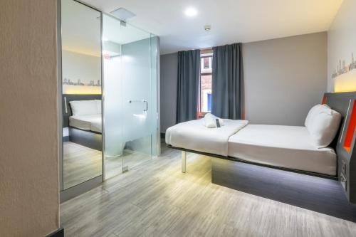 Standard Double Room with Window image 2