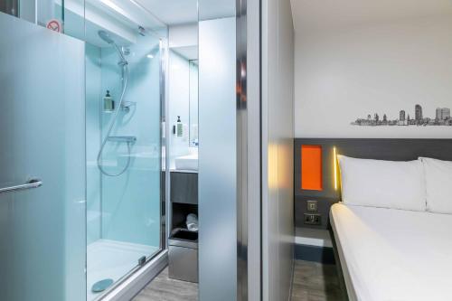 Standard Double Room No Window image 8