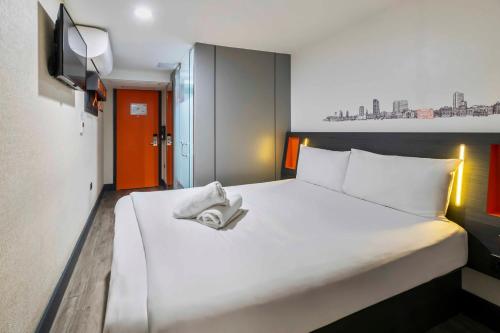 Standard Double Room No Window image 2