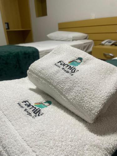 Standard Twin Room image 10