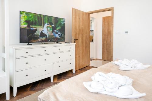 Renegade Hotel Room Type - Deluxe Suite with Spa Bath Renegade Hotel Room Type - Deluxe Suite with Spa Bath
